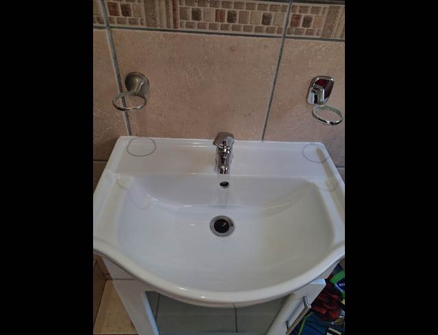 1 BEDROOM STUDIO APARTMENT TO LET IN HEUNINGKLOOF