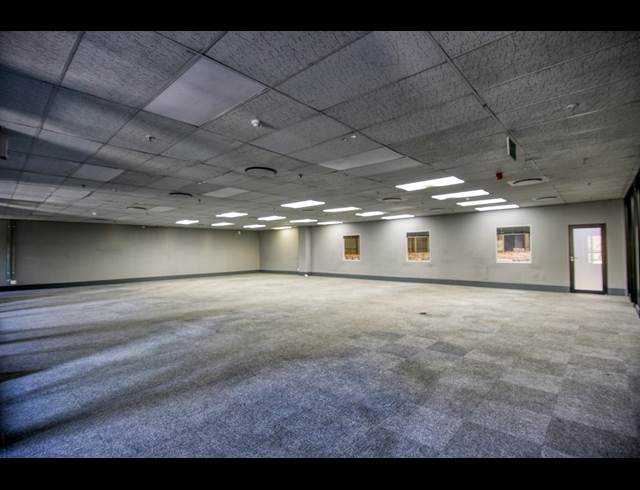 8,617M² WAREHOUSE TO LET IN LONGMEADOW