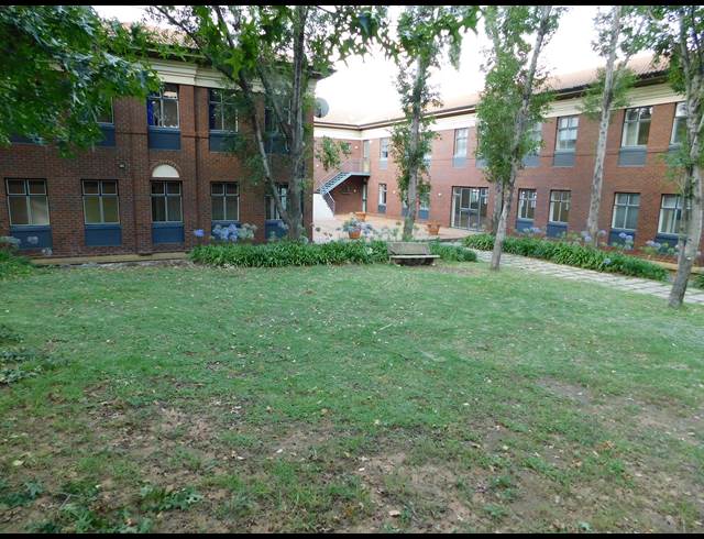 1,850M² OFFICE TO LET IN LYME PARK