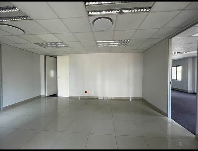 371M² OFFICE TO LET IN BRYANSTON