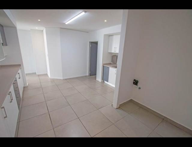 356M² SHOWROOM TO LET IN OLIVEDALE