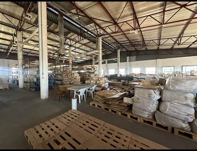 1,116M² WAREHOUSE TO LET IN ROBERTVILLE