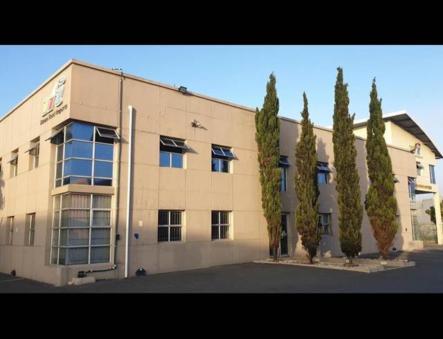 3,100M² WAREHOUSE TO LET IN MARCONI BEAM INDUSTRIA