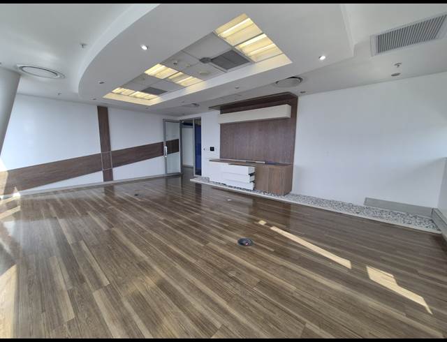 521M² OFFICE TO LET IN SANDHURST