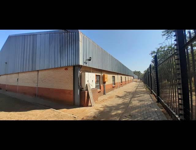 1,000M² WAREHOUSE TO LET IN WALTLOO
