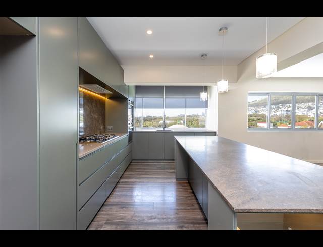3 BEDROOM APARTMENT RENTED IN MOUILLE POINT