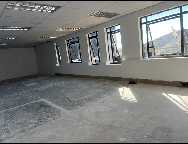 86M² OFFICE TO LET IN HYDE PARK
