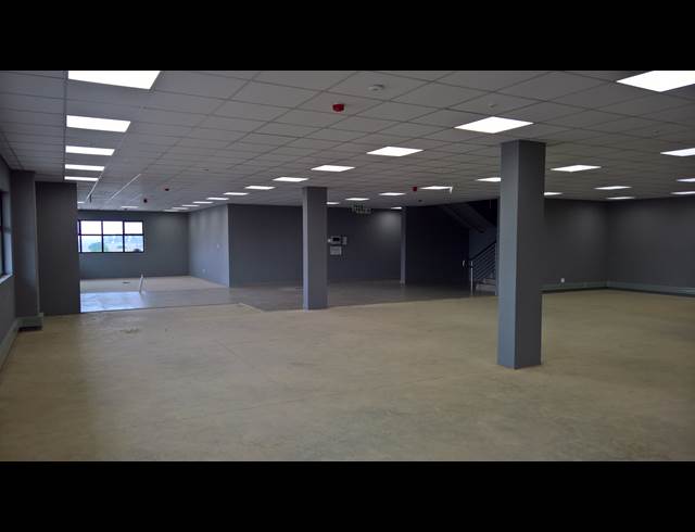 12,619M² WAREHOUSE TO LET IN ESSELEN PARK