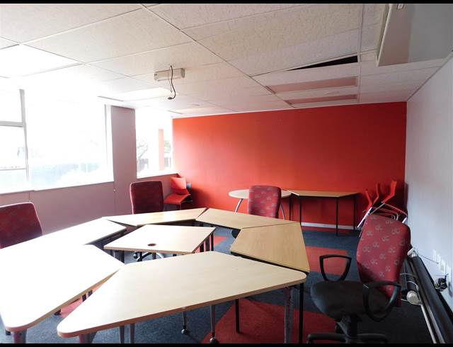 860M² OFFICE TO LET IN FERNDALE