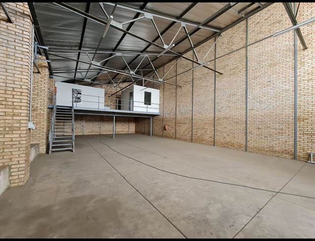 284M² WAREHOUSE RENTED IN WADEVILLE
