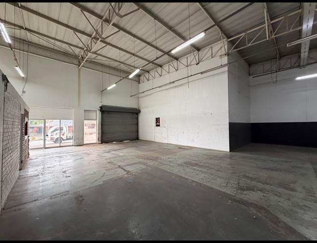 560M² WAREHOUSE TO LET IN HALFWAY HOUSE