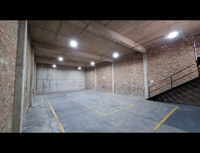 310M² WAREHOUSE TO LET IN LASER PARK