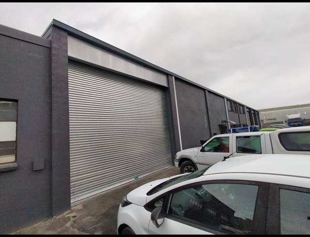 450M² WAREHOUSE TO LET IN TRIANGLE FARM