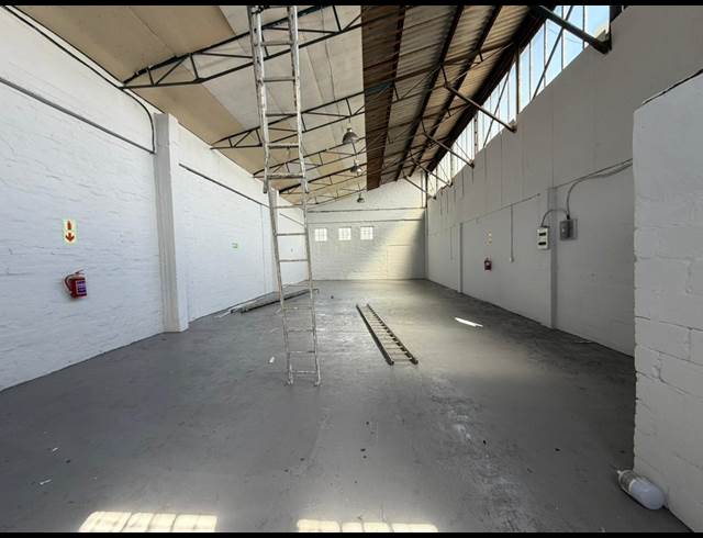 190M² WAREHOUSE TO LET IN ATHLONE INDUSTRIAL
