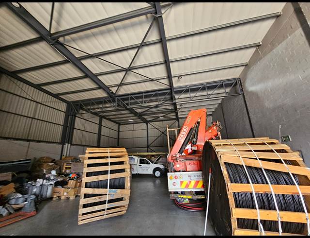 519M² WAREHOUSE TO LET IN STIKLAND INDUSTRIAL