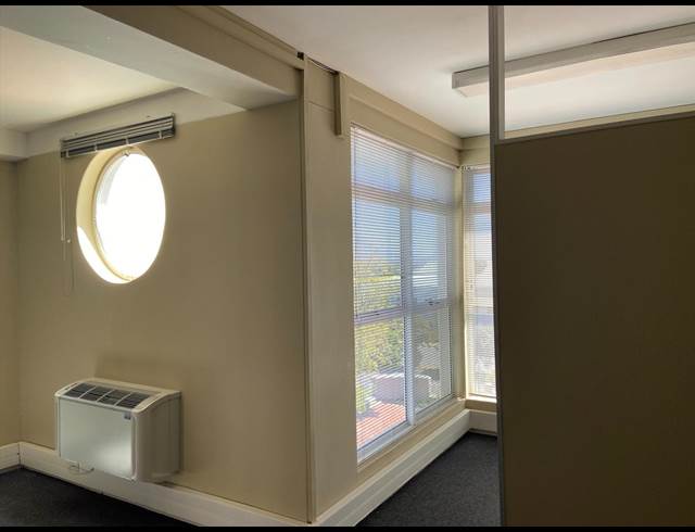 126M² OFFICE TO LET IN WESTLAKE