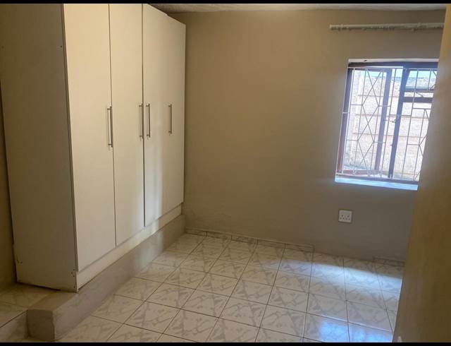 1 BEDROOM ROOM TO LET IN RESERVOIR HILLS