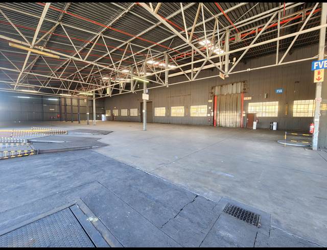 5,800M² WAREHOUSE TO LET IN WADEVILLE