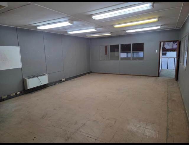 1,072M² WAREHOUSE TO LET IN BURBREEZE