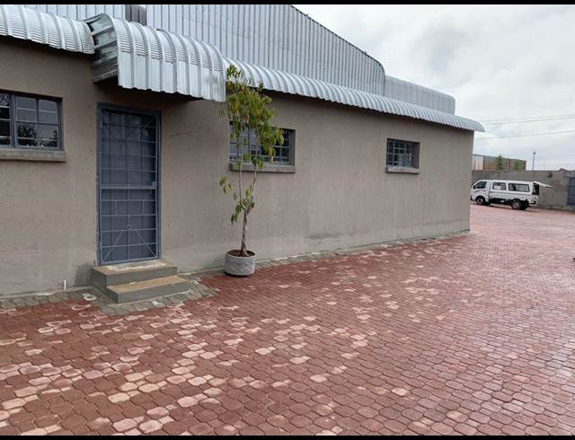 600M² WAREHOUSE TO LET IN KEW
