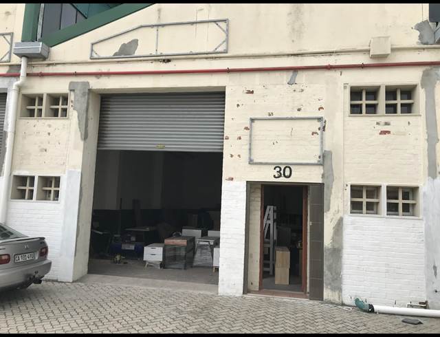 110M² FACTORY TO LET IN EPPING INDUSTRIAL