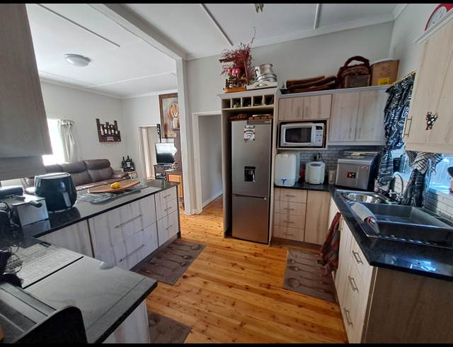 3 bed property to rent in ROUX PARK