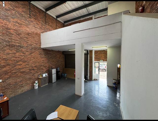 114M² WAREHOUSE TO LET IN CLAYVILLE