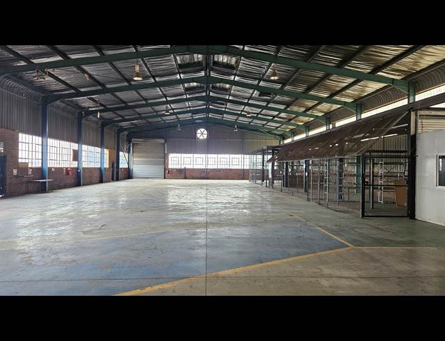 1,100M² WAREHOUSE TO LET IN HUGHES