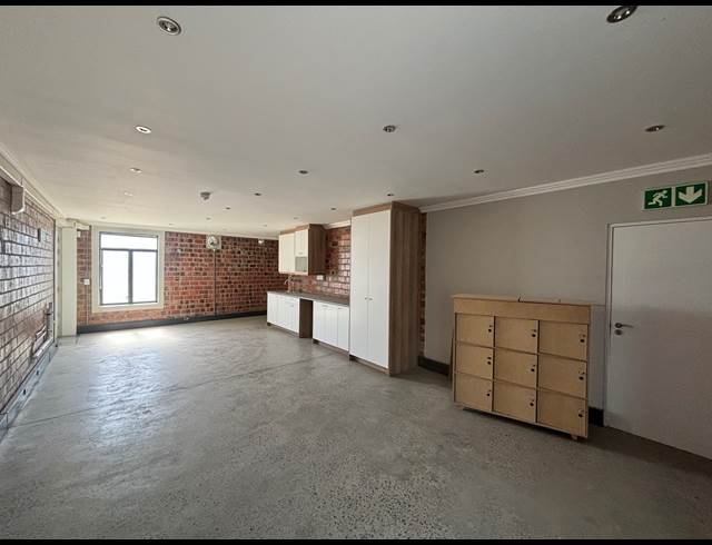 47M² OFFICE TO LET IN PAARDEVLEI