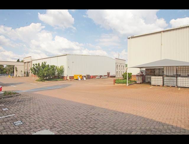 1,060M² WAREHOUSE TO LET IN RANDJESPARK