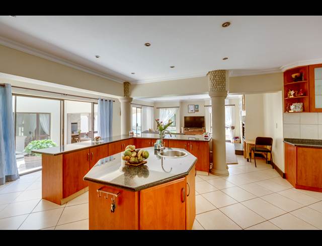 7 BEDROOM PROPERTY TO RENT IN DAINFERN GOLF ESTATE