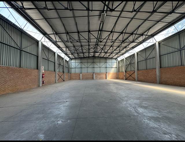 1,350M² WAREHOUSE TO LET IN JET PARK
