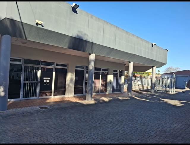 105M² OFFICE TO LET IN VINCENT