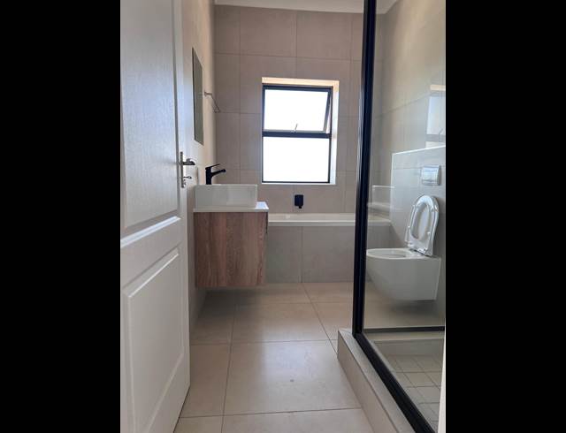 3 BEDROOM APARTMENT TO LET IN SANDOWN
