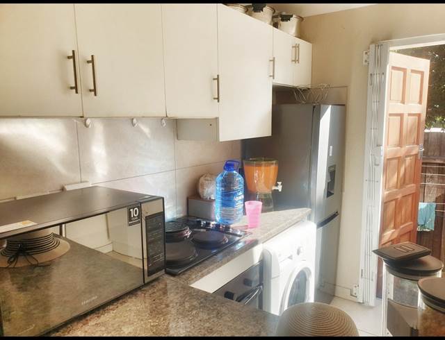 2 BEDROOM SECTIONAL TITLE RENTED IN WELTEVREDEN PARK