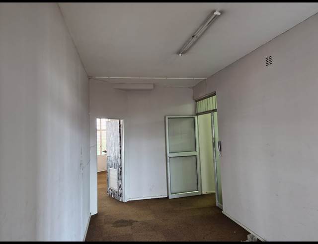 100M² OFFICE TO LET IN STAMFORD HILL