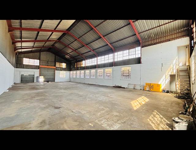 360M² WAREHOUSE TO LET IN ROODEPOORT
