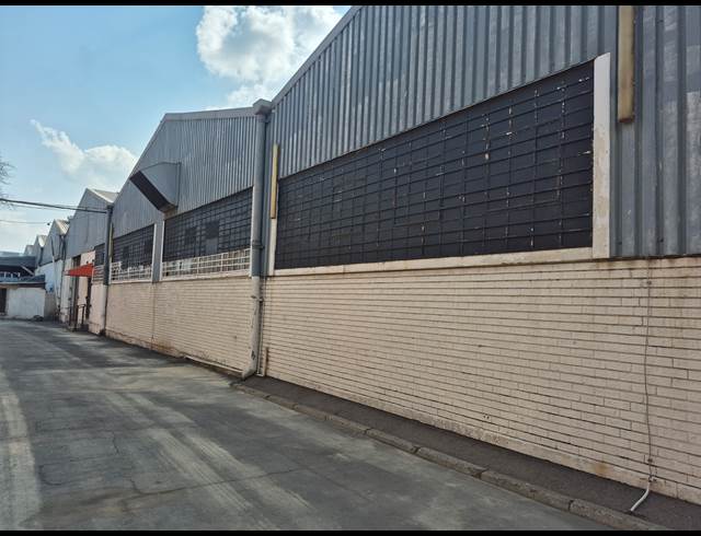 1,915M² WAREHOUSE TO LET IN ISANDO