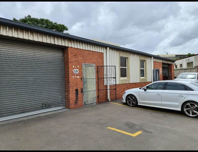 112M² WAREHOUSE TO LET IN PHOENIX INDUSTRIAL