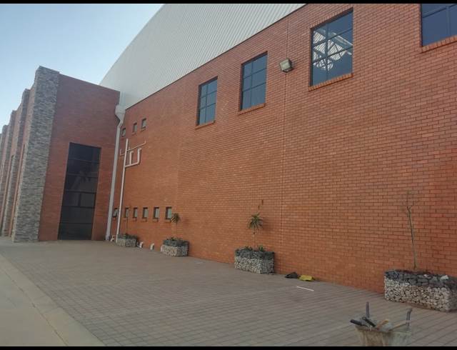 2,250M² WAREHOUSE TO LET IN POMONA