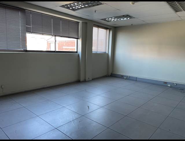 3,470M² WAREHOUSE TO LET IN JACOBS