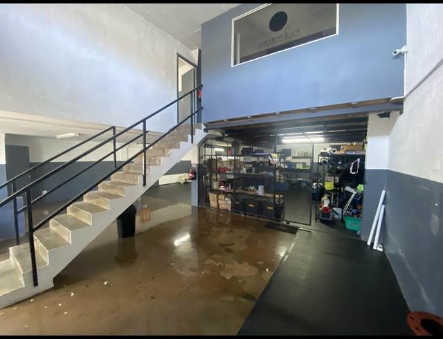 175M² WAREHOUSE TO LET IN GLEN ANIL