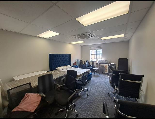 70M² OFFICE TO LET IN DUNKELD WEST