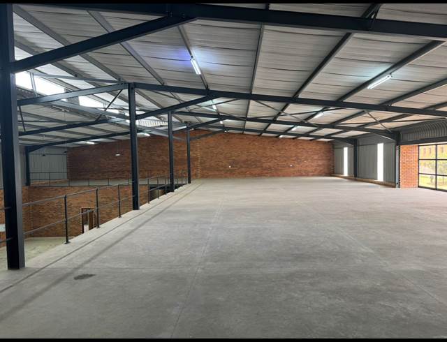 1,162M² WAREHOUSE TO LET IN ORMONDE