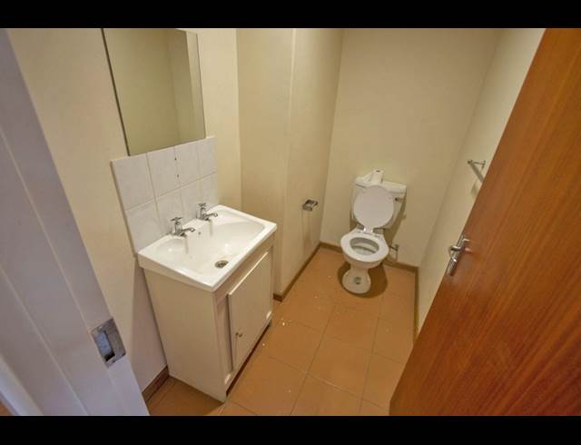 1,051M² OFFICE TO LET IN HALFWAY HOUSE
