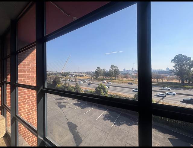 700M² SHOWROOM TO LET IN WYNBERG