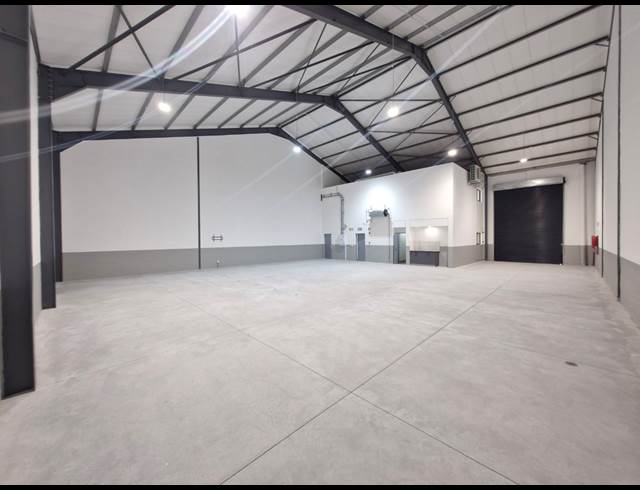 395M² WAREHOUSE TO LET IN STIKLAND INDUSTRIAL