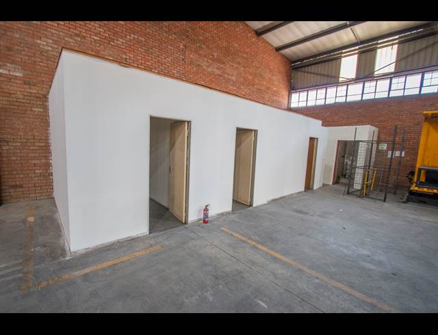 2,380M² WAREHOUSE TO LET IN KYA SANDS