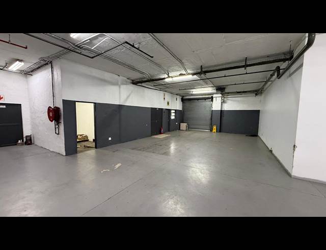 2,248M² SHOWROOM TO LET IN UMGENI BUSINESS PARK