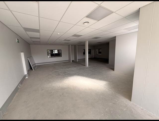 977M² WAREHOUSE TO LET IN ATLANTIC HILLS